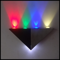 Triangular wall lamp